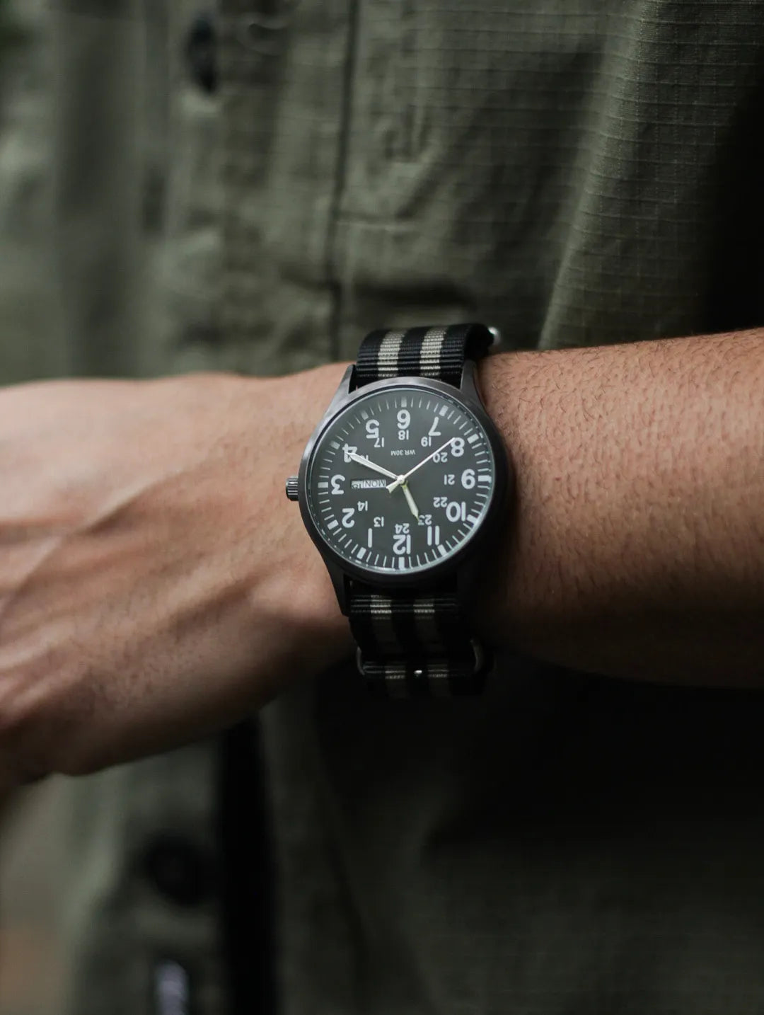 PULSEIRA NATO MILITARY PRETO E CINZA